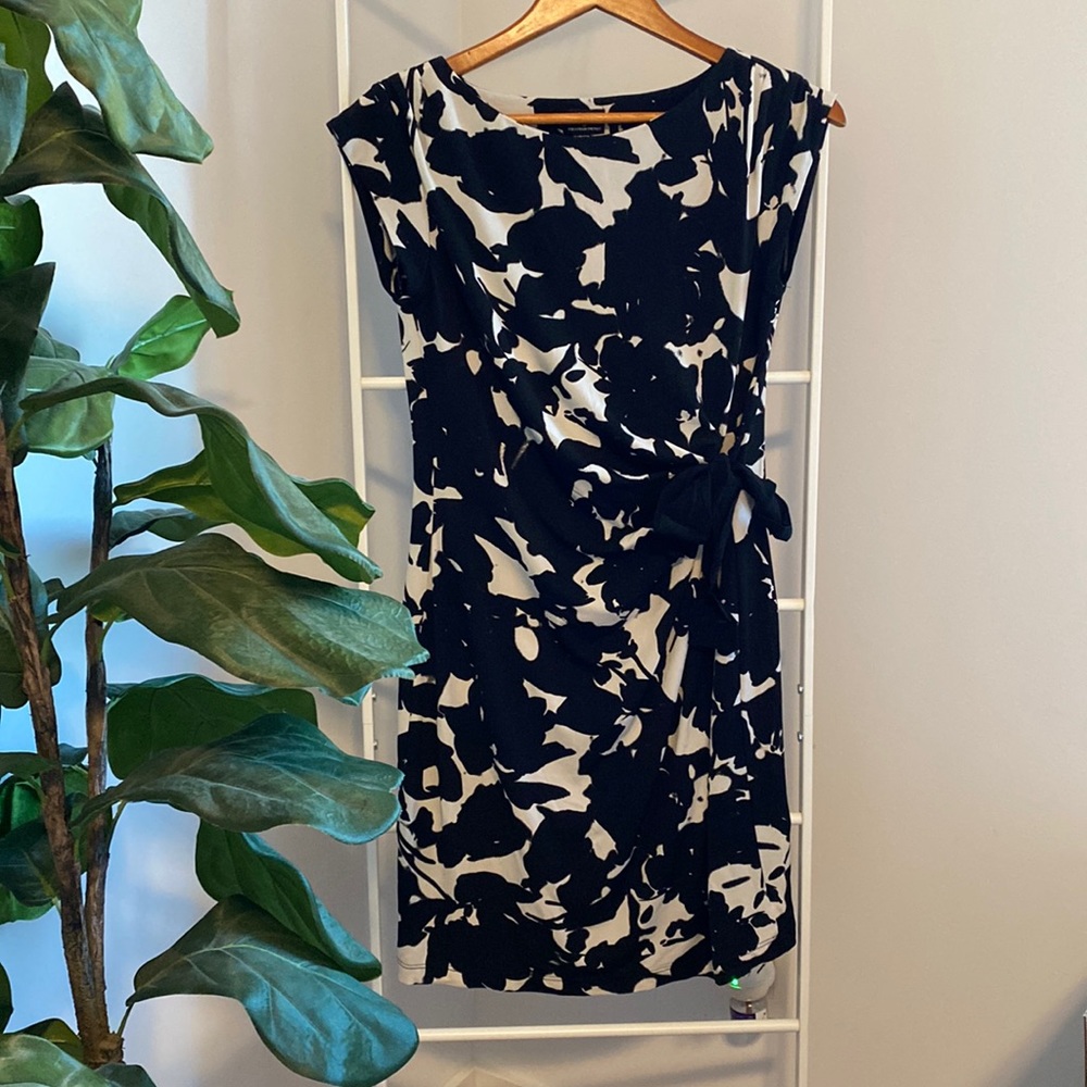 Short sleeve black and white floral dress by Taylor for Pea in the Pod